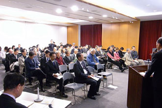 記念式典で藤田代表理事の挨拶